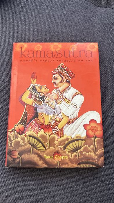 Книги за Египет, Кама Сутра, Ермитаж и Версай на английски и руски закупени от съответните държави