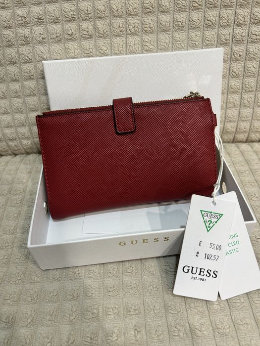 Червено дамско протмоне