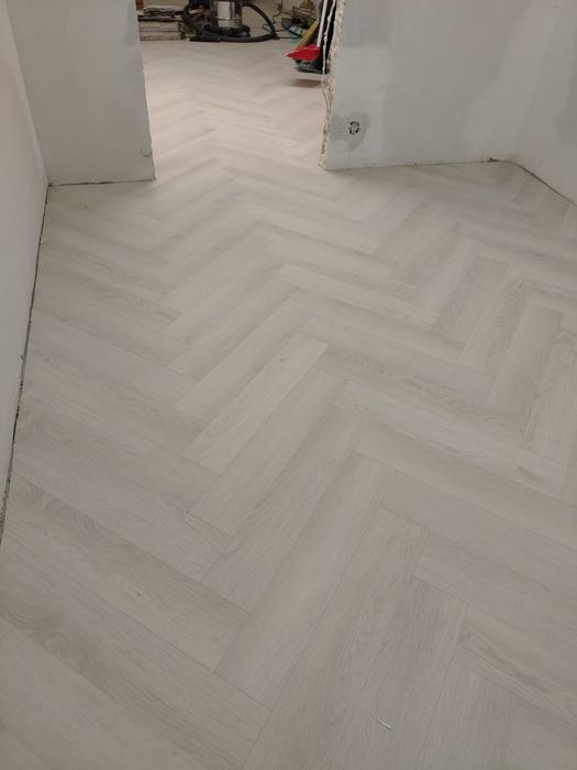 Настил ламината, линолеума