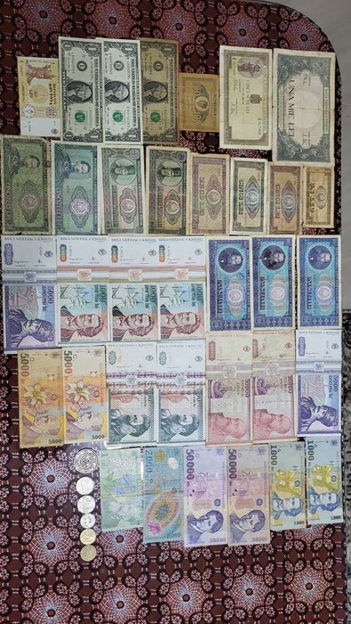 Vând colectie bancnote și monede vechi