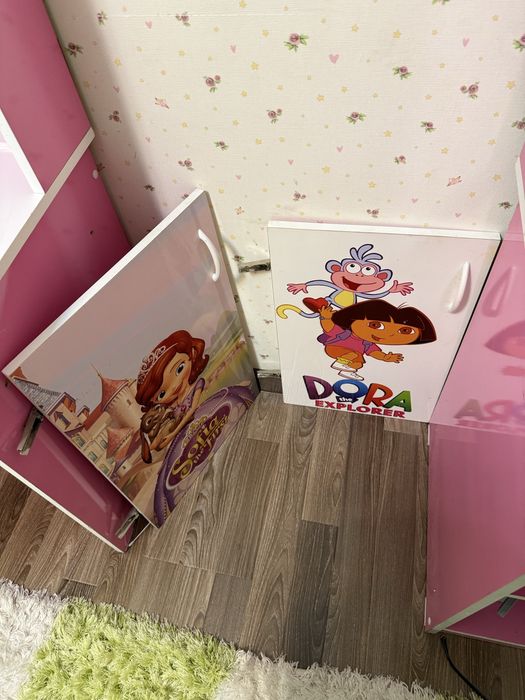 Продам парту для девочек. Qizaloqlar uchun parta sotiladi.