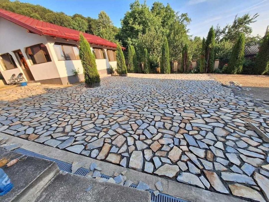 Curte de vis cu piatră naturală 100%. Transport și montare națională.
