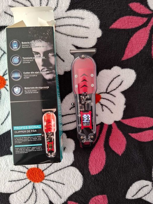 Vand 2 masini de tuns si un trimmer