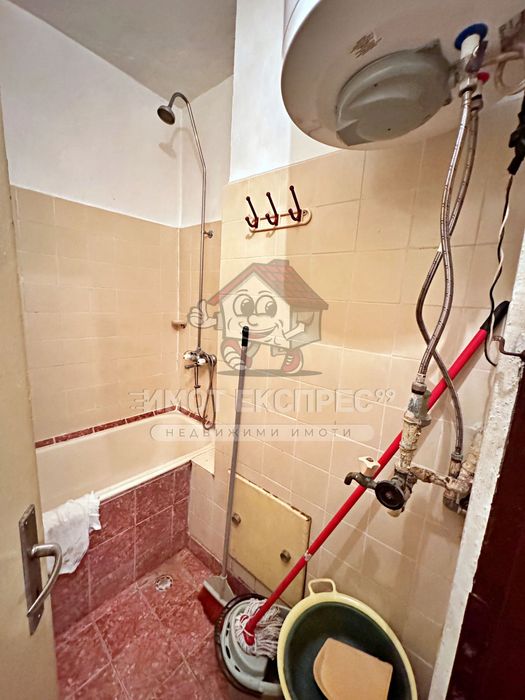 Многостаен апартамент, с изба, до планината, кв.Изток