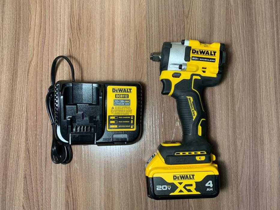 DEWALT Аккумуляторный гайковерт DCF 921 1/2