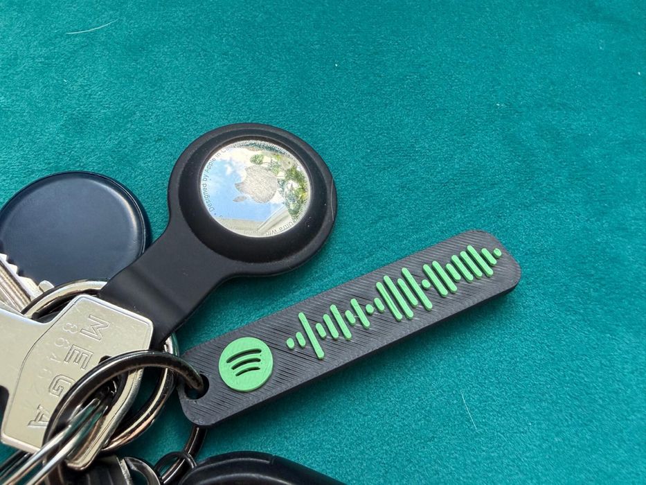 Breloc personalizat cu cod Spotify – un cadou unic și special