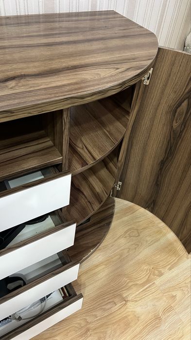 Комод с зеркалом