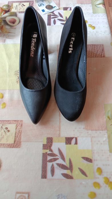 Обувки чисто нови