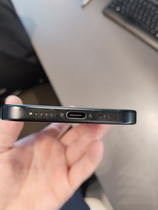 Продам Iphone 15 разбит экран