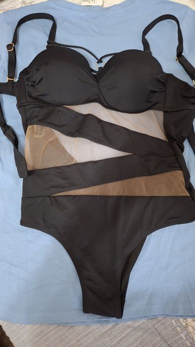 Купальник женский чёрного цвета новый