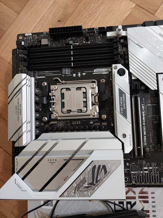 AMD Ryzn 9 7900X3D + Asus Rog Strix B650-A Gaming Wi-Fi