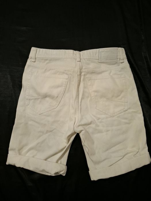Blugi albi denim, stil rupți S.