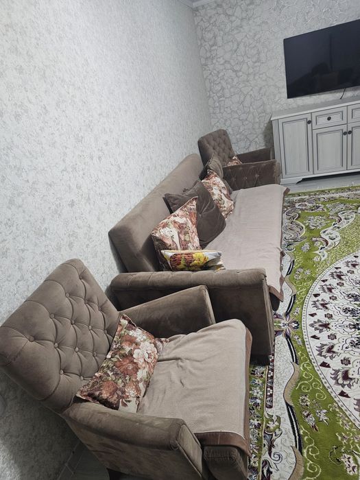 Диван.+2 кресло...