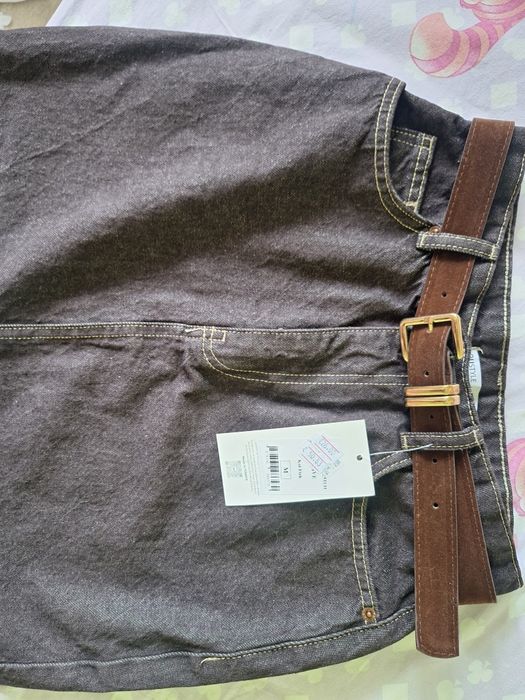 Къса дънкова пола с колан