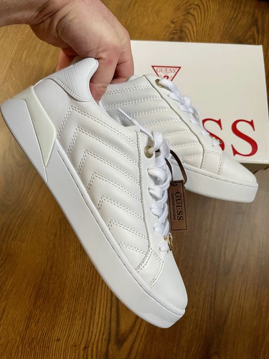 Adidasi / Sneakers Guess Racheel