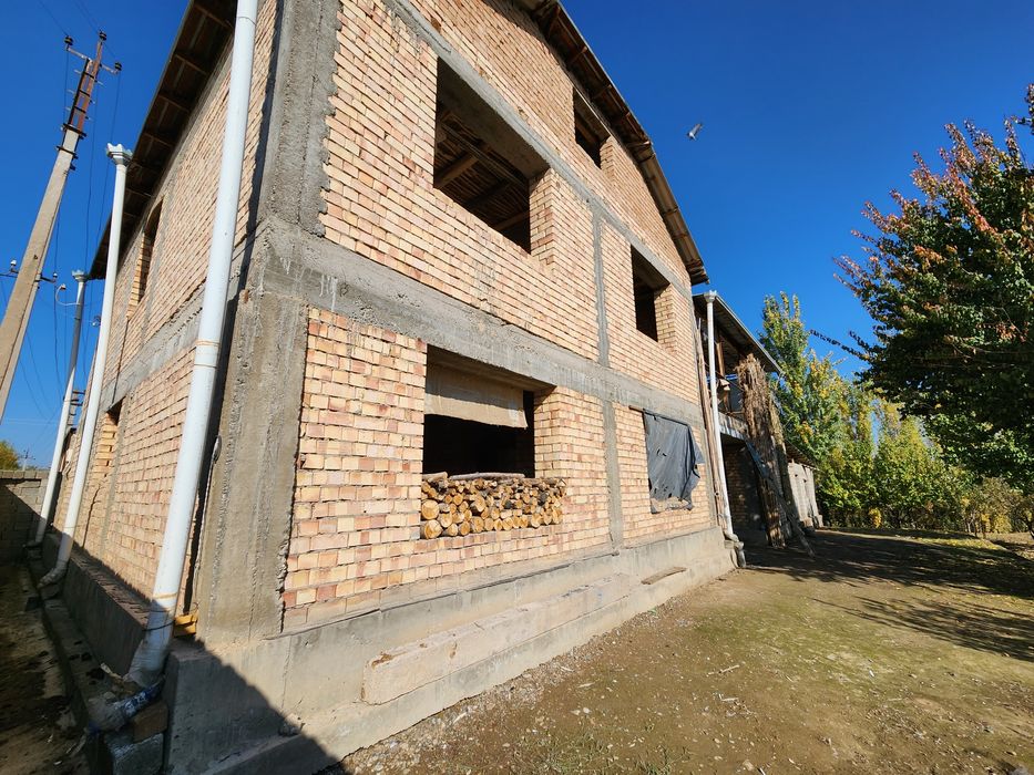 Qurilib bitmagan uy !