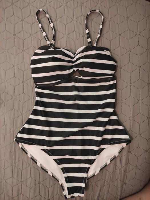 Costum de baie întreg