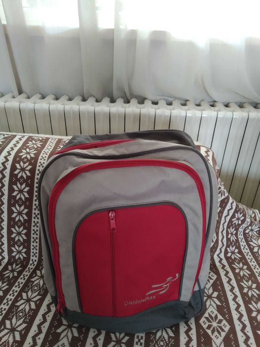 Продавам  НОВА раница удобна за градски условия Daniel Ray