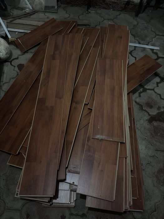 Ламинат 60м2 в хорошем состояний