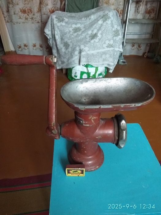 Мясорубка советская,чугунная,в отличном состоянии