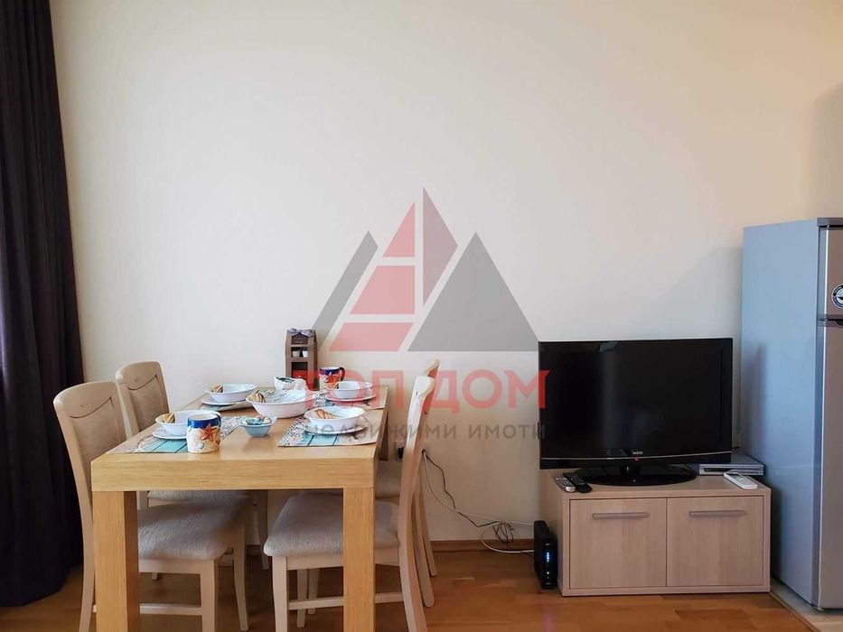 Дава се под наем Двустаен апартамент в к.к. Св.Св. Константин и Елена - 55 кв.м за 612 € - Снимка #1