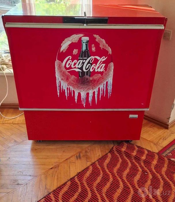 Холодильник Coca-Cola