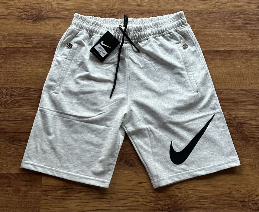 Мъжки,памучни сиви къси панталонки Nike с ципове на джобовете