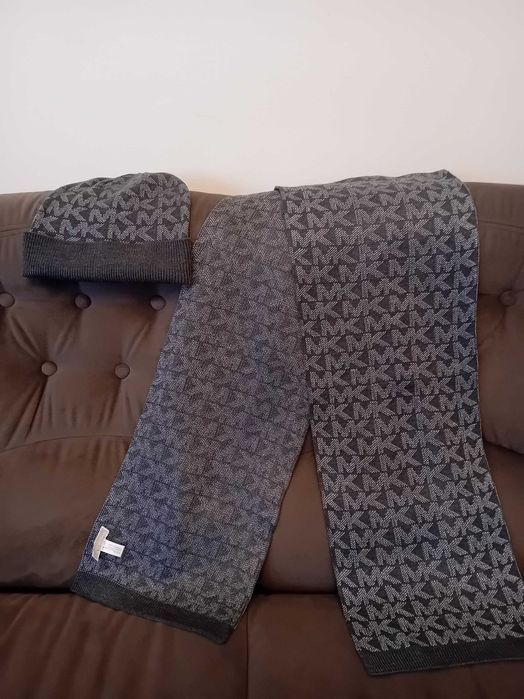 Michael Kors  шапка и шал подарък от USA