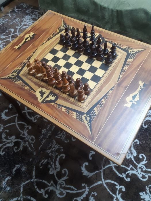Продам Шахматы и стол