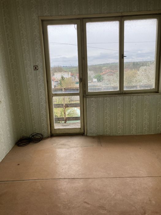 Продавам етаж от двуетажна къща