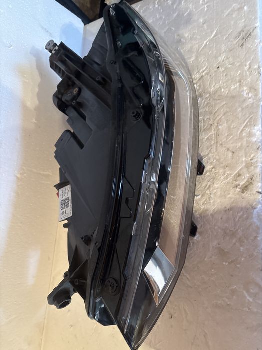 Ляв фар VW PASSAT B8