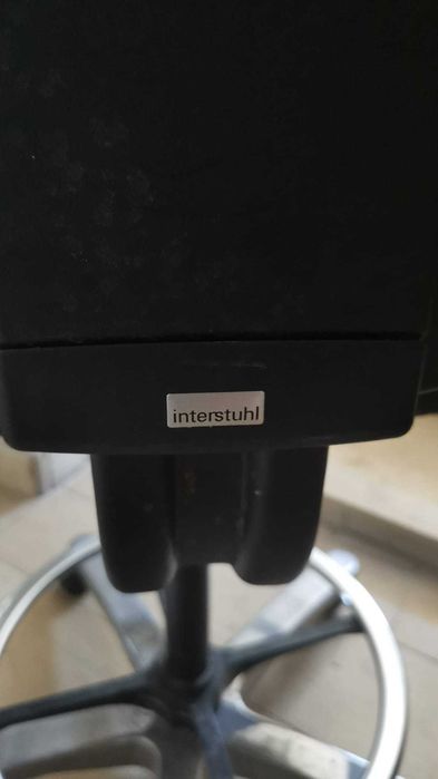scaun inalt receptie intersthul