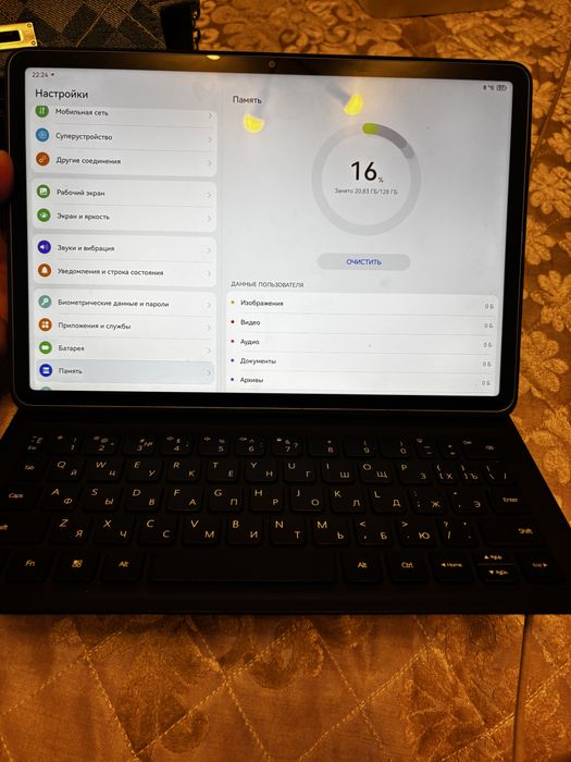 Продам планшет Huawei с клавиатурой