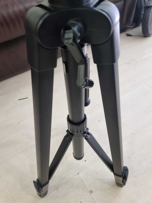 Статив тринога Velbon Videomate 638