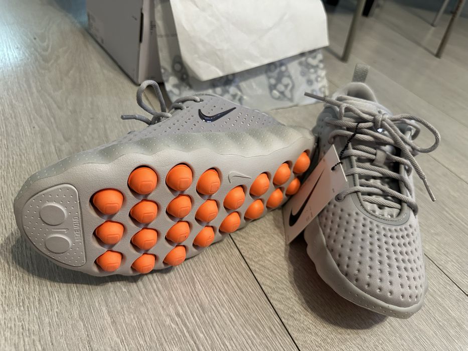 Продам новые кроссовки Nike