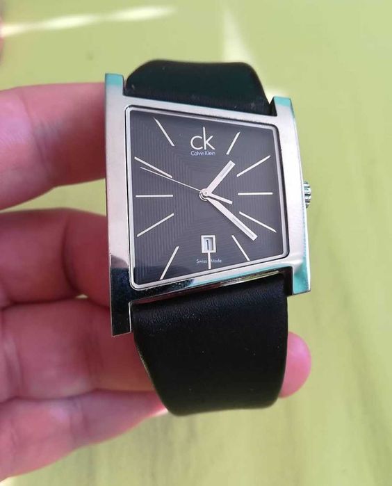Продавам 100% оригинален часовник на Kalvin Klein.
