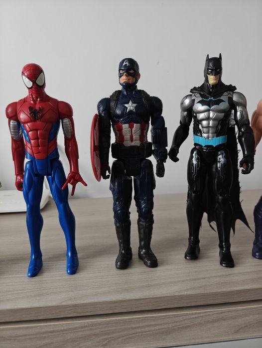 Vând Super Eroi Marvel