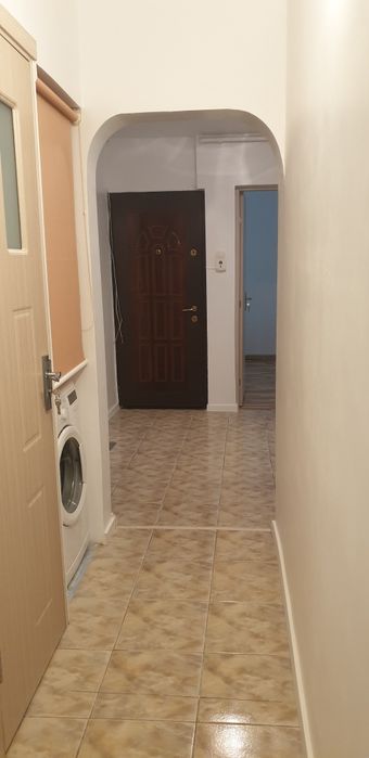 Închiriez 3 camere