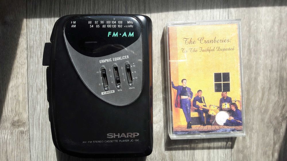 Кассетный плеер SHARP Japan винтажный.