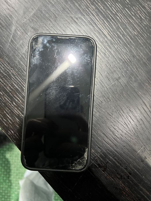 vand iphone 13 spate spart