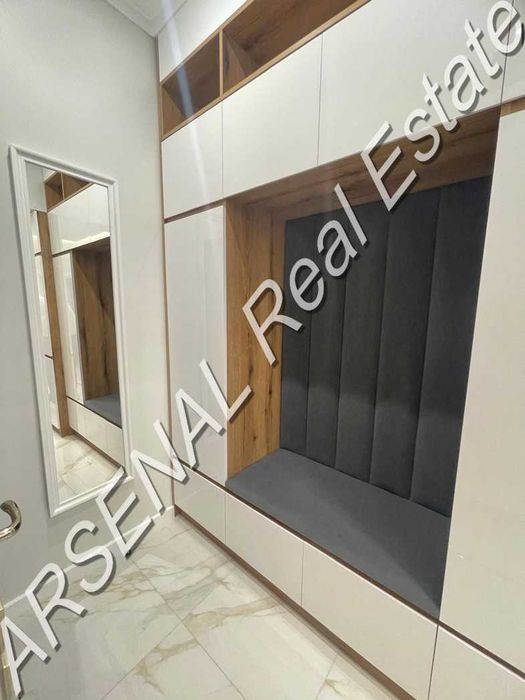 Дава се под наем Тристаен апартамент в София, Център - 100 кв.м за 1500 € - Снимка #1