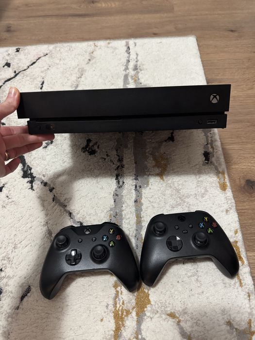 Xbox one x 1TB 4K  HDR  cu 19 jocuri incluse