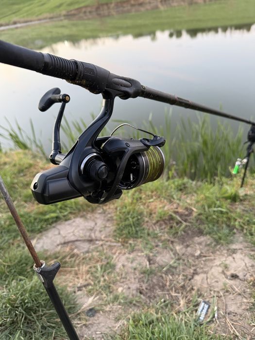 Lanseta Feeder Delphin Dimenzia 4,3m  +mulinetă Daiwa EMBLEM 45 SCW QD SD