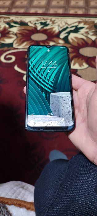 Samsung  A30s sotiladi karobka dakumenti bor ishlashi zor.