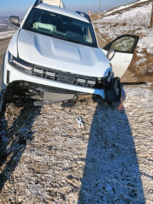Dacia Duster 2025 avariata frontal