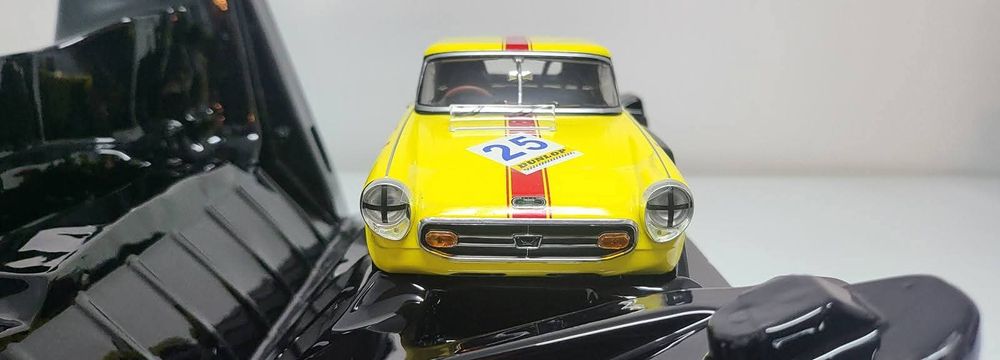 Machetă HONDA S800 1/18 Triple9