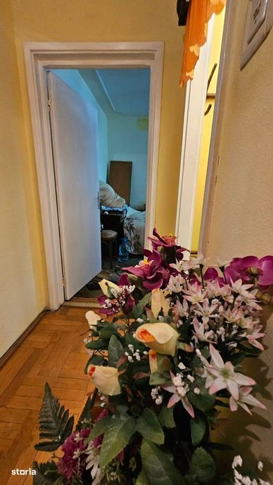 Apartament 3 camere, zona Scoala nr. 1, decomandat, spatios