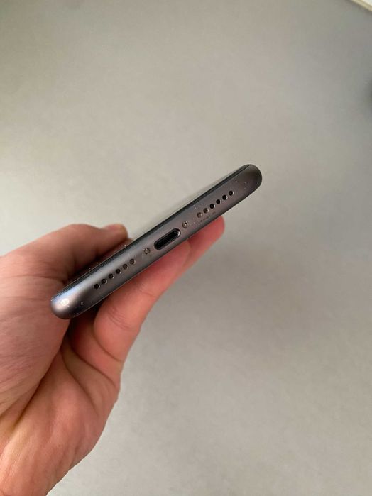iPhone 11 -piese ( recarosare ) spate bun ! display spart