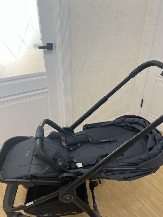 Продам детскую коляску 2 в 1