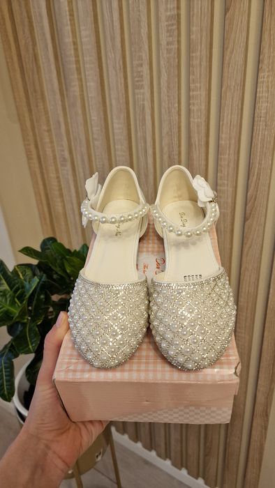 Новые нарядные туфли для девочки 35 36 р